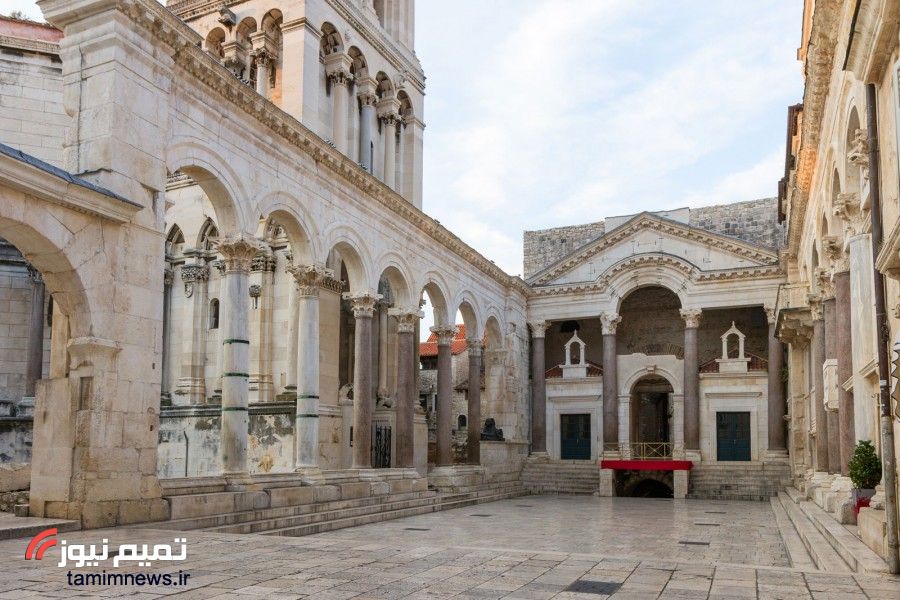 حیاط ستوندار دیوکلسین